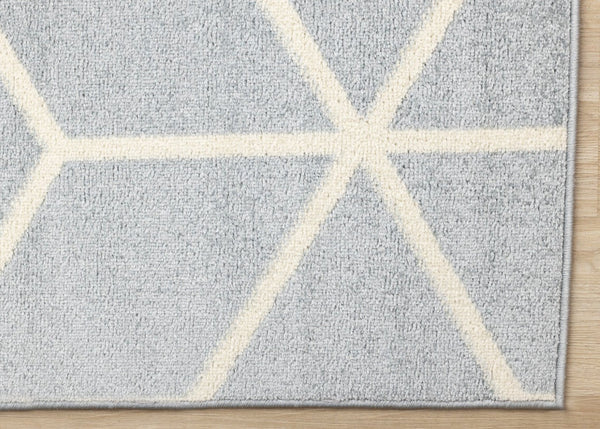 HomeRoots 5' Modern Gray and Cream Geometric Area Rug - Durable, Stain-Resistant, Perfect for High-Traffic Spaces 5' X 8' 660147