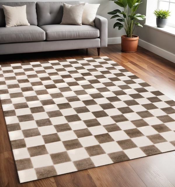 HomeRoots 5' Modern Brown and White Geometric Area Rug - Stylish, Durable, Stain-Resistant Design for Any Room 5' X 8' 660223