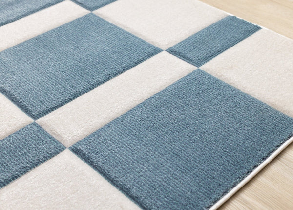 HomeRoots 5' Blue and White Geometric Area Rug - Modern Design, Stain-Resistant, Durable, Easy-Care for Homes 5' X 8' 660233