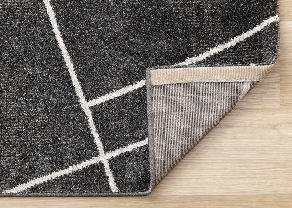 HomeRoots 5' Gray and White Abstract Area Rug - Soft, Stain-Resistant Design for Modern Living Spaces 5' X 8' 660275