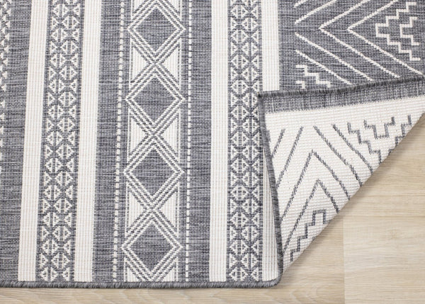 HomeRoots 7' Gray And White Tribal Area Rug - Stylish, Durable, Easy-Care Design for Modern Living Spaces 660285