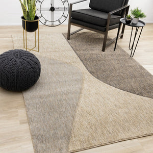 HomeRoots 5' Modern Geometric Area Rug in Beige, Gray, and Brown - Stylish, Durable, and Easy Care for Homes 8' X 11' 660289