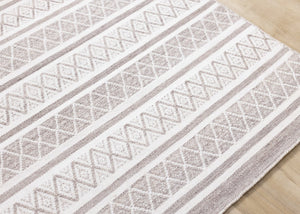 HomeRoots 5' Hand-Woven Cream Gray and Brown Geometric Area Rug for Modern Spaces - Durable & Elegant Design 5' X 8' 660298