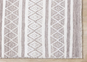 HomeRoots 5' Hand-Woven Cream Gray and Brown Geometric Area Rug for Modern Spaces - Durable & Elegant Design 5' X 8' 660298