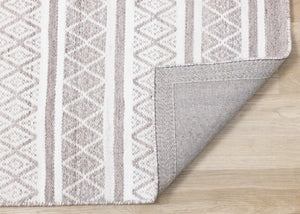 HomeRoots 5' Hand-Woven Cream Gray and Brown Geometric Area Rug for Modern Spaces - Durable & Elegant Design 5' X 8' 660298