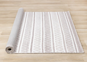 HomeRoots 5' Hand-Woven Cream Gray and Brown Geometric Area Rug for Modern Spaces - Durable & Elegant Design 5' X 8' 660298