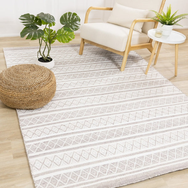 HomeRoots 5' Hand-Woven Cream Gray and Brown Geometric Area Rug for Modern Spaces - Durable & Elegant Design 8' X 11' 660299