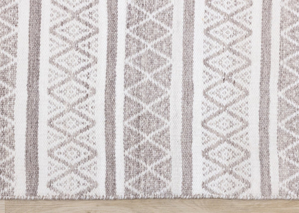 HomeRoots 5' Hand-Woven Cream Gray and Brown Geometric Area Rug for Modern Spaces - Durable & Elegant Design 8' X 11' 660299
