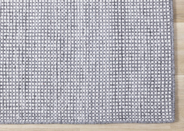 HomeRoots 5' Cream and Gray Abstract Hand-Woven Area Rug for Modern Elegance in Living Spaces and Homes 5' X 8' 660300