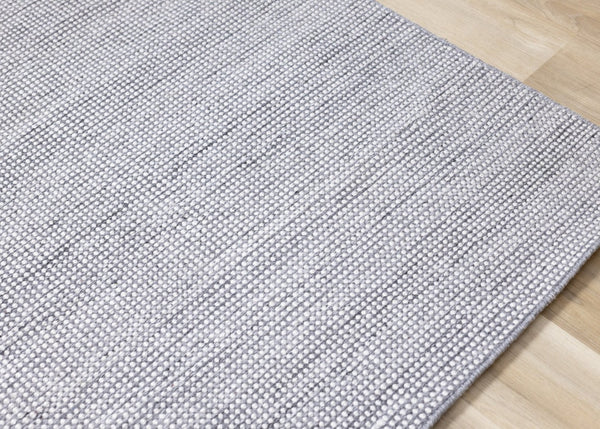 HomeRoots 5' Cream and Gray Abstract Hand-Woven Area Rug for Modern Elegance in Living Spaces and Homes 8' X 11' 660301