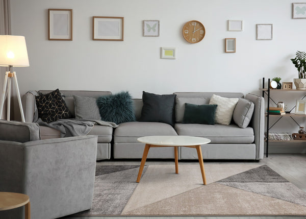 HomeRoots 7' Modern Geometric Area Rug in Gray, Cream, and Beige – Durable, Stain-Resistant Design for Style 7' X 10' 660321
