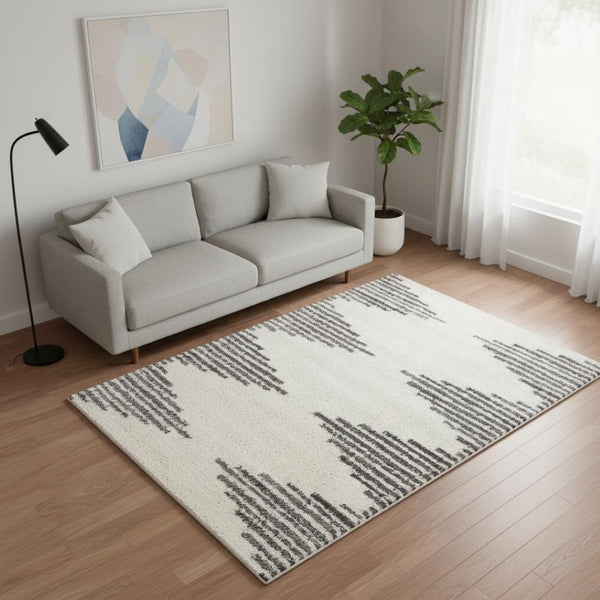 HomeRoots 5' Cream and Gray Geometric Area Rug - Modern Style, Durable, Stain-Resistant for High-Traffic Spaces 5' X 8' 660327