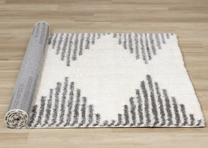 HomeRoots 5' Cream and Gray Geometric Area Rug - Modern Style, Durable, Stain-Resistant for High-Traffic Spaces 5' X 8' 660327