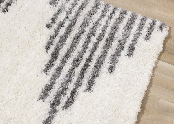 HomeRoots 5' Cream and Gray Geometric Area Rug - Modern Style, Durable, Stain-Resistant for High-Traffic Spaces 8' X 11' 660328