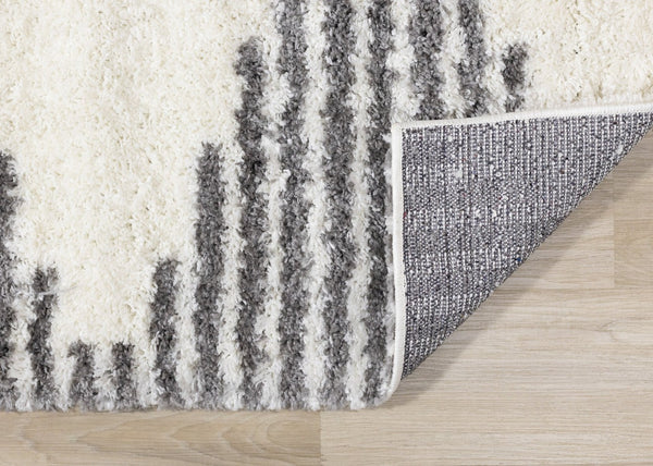 HomeRoots 5' Cream and Gray Geometric Area Rug - Modern Style, Durable, Stain-Resistant for High-Traffic Spaces 8' X 11' 660328