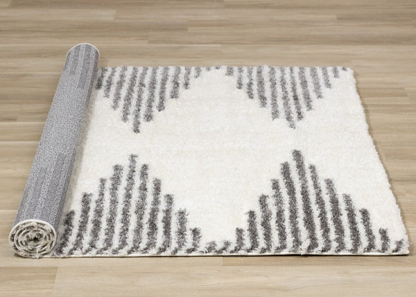 HomeRoots 5' Cream and Gray Geometric Area Rug - Modern Style, Durable, Stain-Resistant for High-Traffic Spaces 8' X 11' 660328