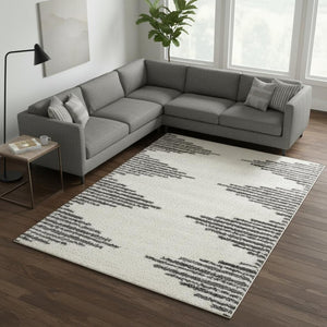 HomeRoots 5' Cream and Gray Geometric Area Rug - Modern Style, Durable, Stain-Resistant for High-Traffic Spaces 8' X 11' 660328