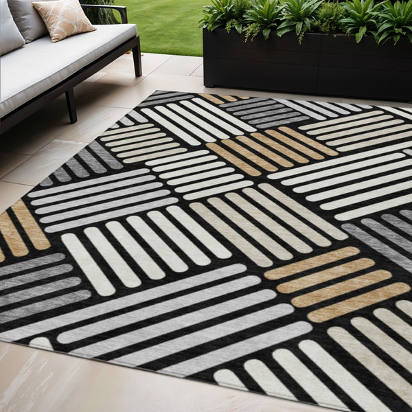 HomeRoots 5' Modern Geometric Washable Indoor Outdoor Area Rug in Black, Beige & Ivory - Durable & Stylish! 660386