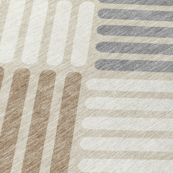 HomeRoots 8' Copper Geometric Round Rug - Stylish Washable Indoor/Outdoor Area Rug for High-Traffic Spaces 660393