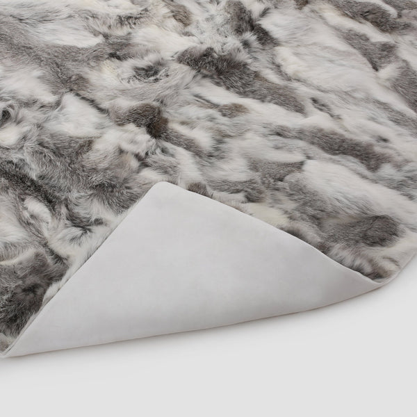 English Elm Christopher Knight Home® - THROW Faux Fur Grey Cozy Throw Blanket for Winter Nights — Ultra-Soft Breathable Texture, Stylish Warmth 66040.00