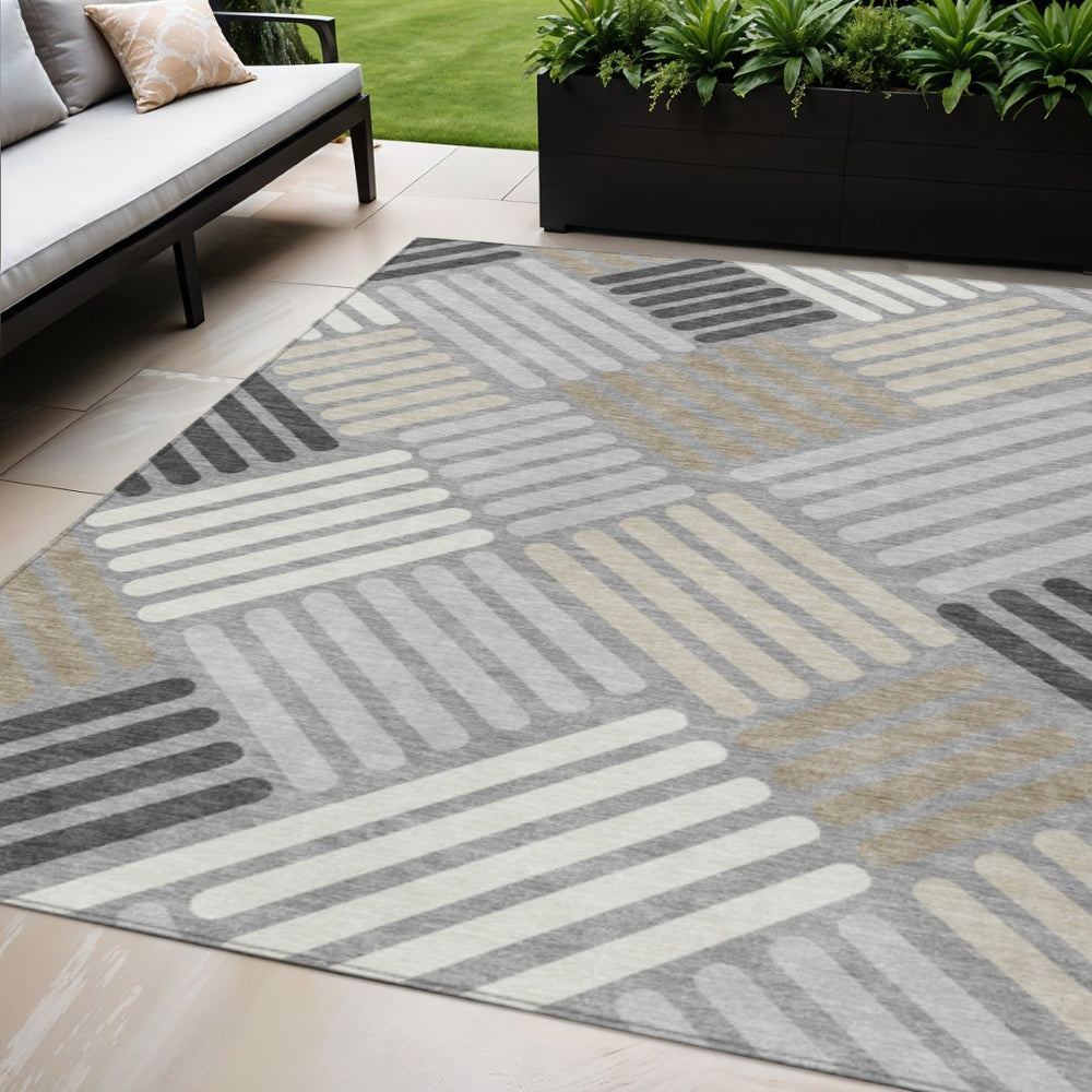 HomeRoots 5' Geometric Washable Area Rug in Gray, Ivory & Tan - Stylish, Durable for Indoor/Outdoor Use 660410