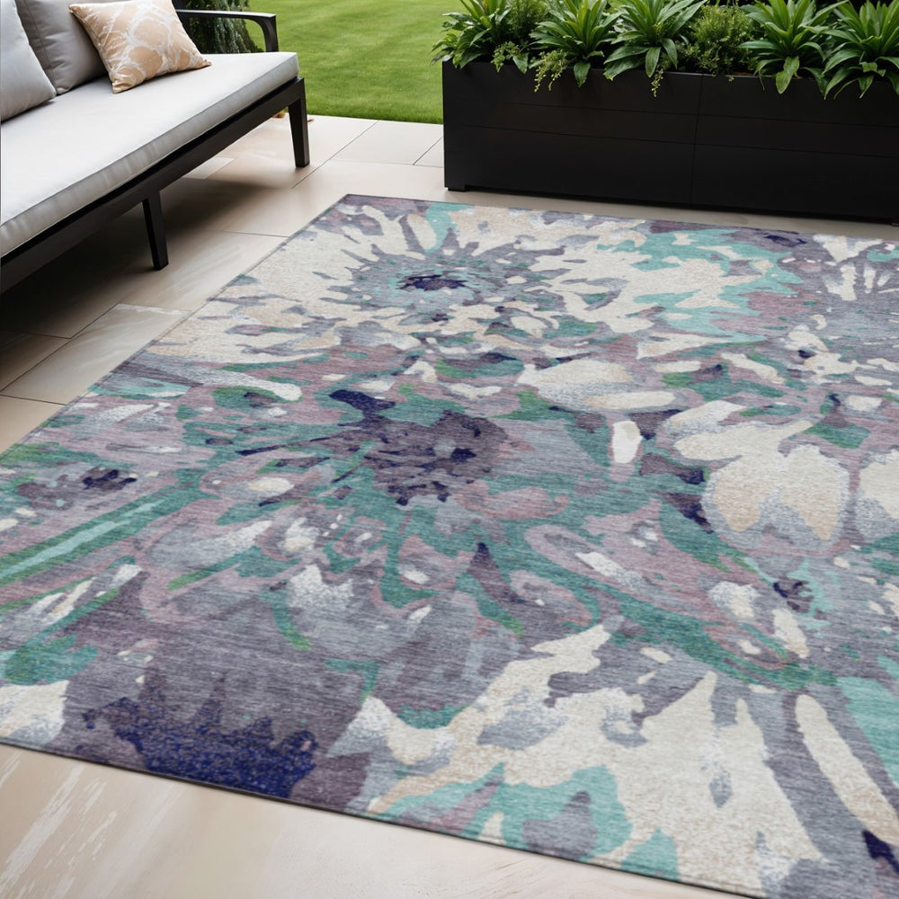 HomeRoots 5' Lavender Gray & Ivory Floral Area Rug - Durable, Washable for Indoor/Outdoor Spaces, Easy Care! 660458