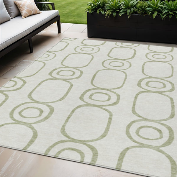 HomeRoots 5' Stylish Artichoke Green & Ivory Geometric Area Rug - Washable, Durable for Indoor & Outdoor Use 660596