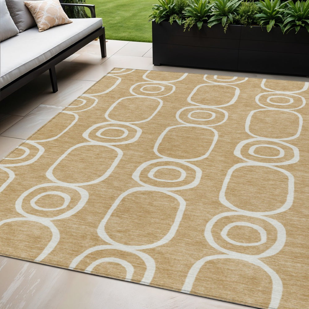HomeRoots 5' Gold and Ivory Geometric Washable Area Rug - Stylish, Durable Indoor/Outdoor Design for Any Space 660614
