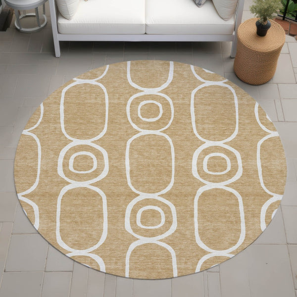 HomeRoots 8' Gold and Ivory Round Geometric Rug - Stylish, Washable Indoor/Outdoor Area Rug for High-Traffic Spaces 660615