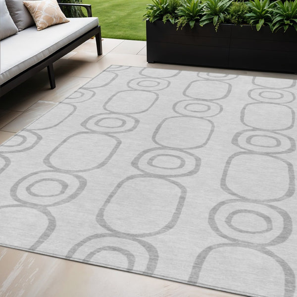 HomeRoots 5' Modern Silver and Gray Geometric Area Rug - Washable, Durable, Indoor/Outdoor Use for Any Space 660632