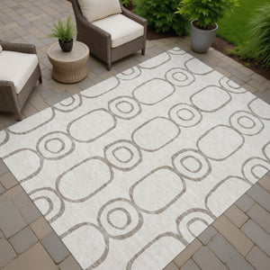 HomeRoots 5' Taupe Beige & Ivory Geometric Washable Indoor/Outdoor Rug - Durable, Stylish, Easy Care Solution! 660638