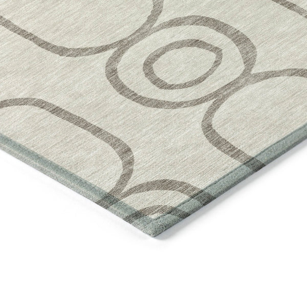 HomeRoots 5' Taupe Beige & Ivory Geometric Washable Indoor/Outdoor Rug - Durable, Stylish, Easy Care Solution! 660638