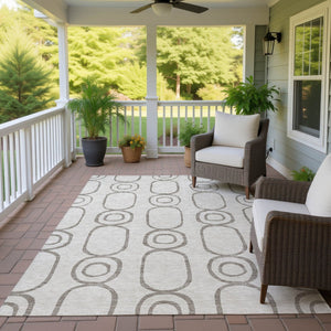 HomeRoots 5' Taupe Beige & Ivory Geometric Washable Indoor/Outdoor Rug - Durable, Stylish, Easy Care Solution! 660638