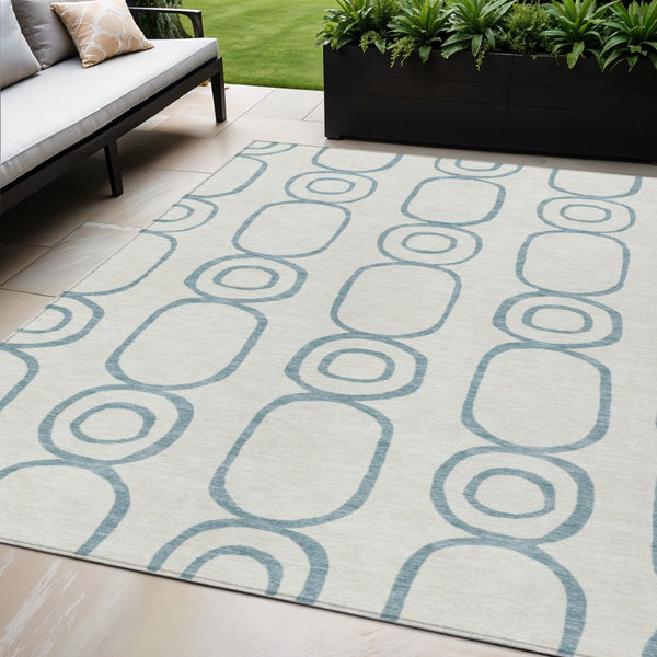 HomeRoots 5' Teal Blue & Ivory Geometric Area Rug - Washable Indoor/Outdoor Rug for Stylish Living Spaces 660644