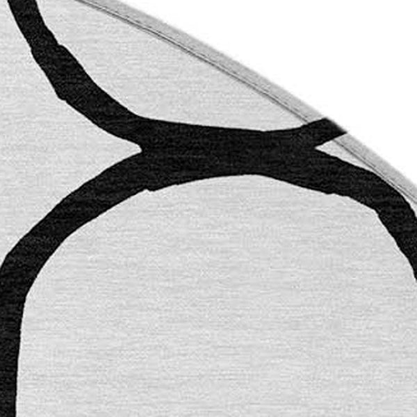HomeRoots 8' Round Geometric Rug in Bold White & Black - Washable, Durable, Indoor/Outdoor Versatility! 660651