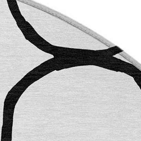 HomeRoots 8' Round Geometric Rug in Bold White & Black - Washable, Durable, Indoor/Outdoor Versatility! 660651