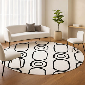 HomeRoots 8' Round Geometric Rug in Bold White & Black - Washable, Durable, Indoor/Outdoor Versatility! 660651