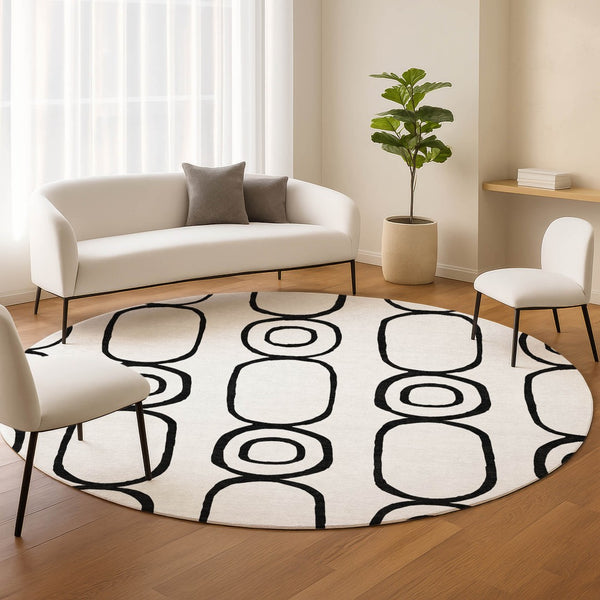 HomeRoots 8' Round Geometric Rug in Bold White & Black - Washable, Durable, Indoor/Outdoor Versatility! 660651