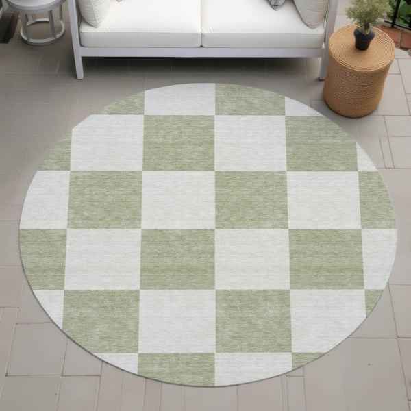 HomeRoots 8' Artichoke Green Round Geometric Rug – Stylish, Washable Indoor/Outdoor Area Rug for High Traffic Spaces 660657
