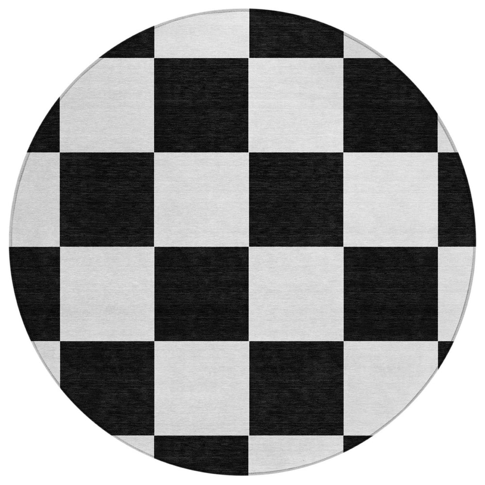 HomeRoots 8' Black And White Geometric Indoor Outdoor Area Rug – Stylish, Durable & Easy-Clean Design! 660663