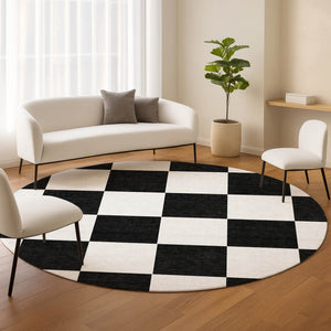 HomeRoots 8' Black And White Geometric Indoor Outdoor Area Rug – Stylish, Durable & Easy-Clean Design! 660663