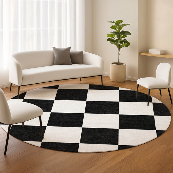 HomeRoots 8' Black And White Geometric Indoor Outdoor Area Rug – Stylish, Durable & Easy-Clean Design! 660663
