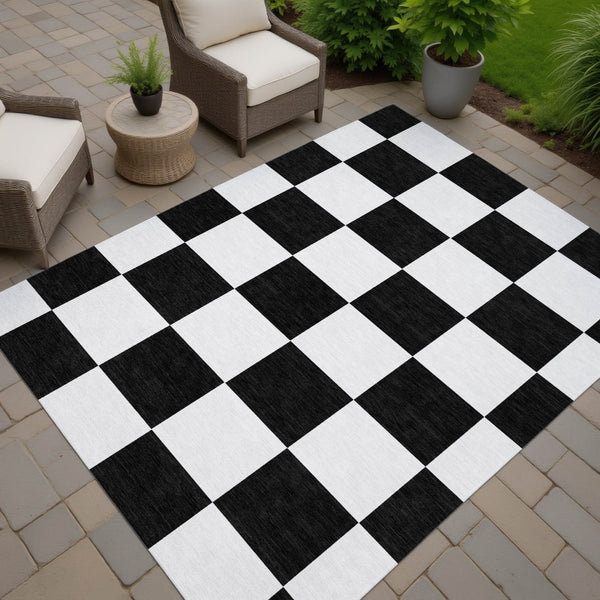 HomeRoots 10' X 14' Stylish Black and White Geometric Area Rug - Durable, Washable, Perfect for Indoor & Outdoor Use 660666