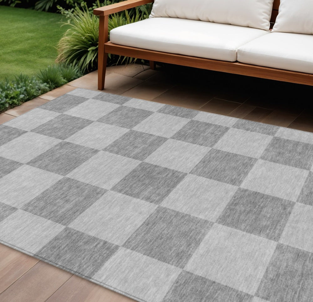 HomeRoots 10' Gray and Pewter Geometric Washable Area Rug - Versatile Indoor/Outdoor Decor for Modern Spaces 660696
