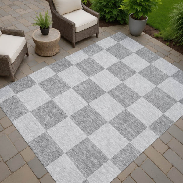 HomeRoots 10' Gray and Pewter Geometric Washable Area Rug - Versatile Indoor/Outdoor Decor for Modern Spaces 660696