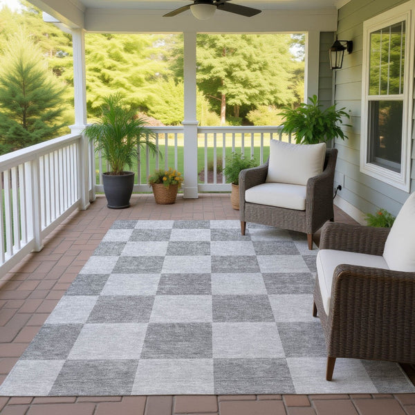 HomeRoots 10' Gray and Pewter Geometric Washable Area Rug - Versatile Indoor/Outdoor Decor for Modern Spaces 660696