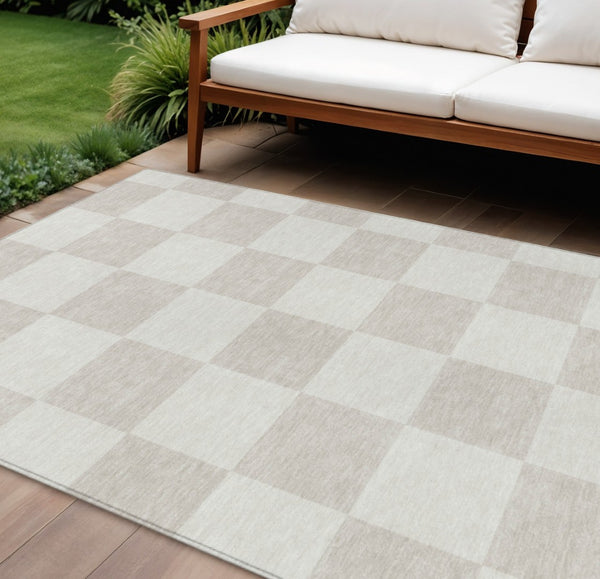 HomeRoots 8' X 10' Ivory and Beige Geometric Washable Rug - Stylish, Durable, Indoor/Outdoor Versatility! 660700