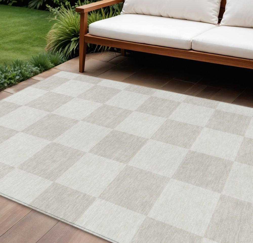 HomeRoots 10' Ivory and Beige Geometric Area Rug – Washable, Durable Indoor/Outdoor Rug for Modern Spaces 660702