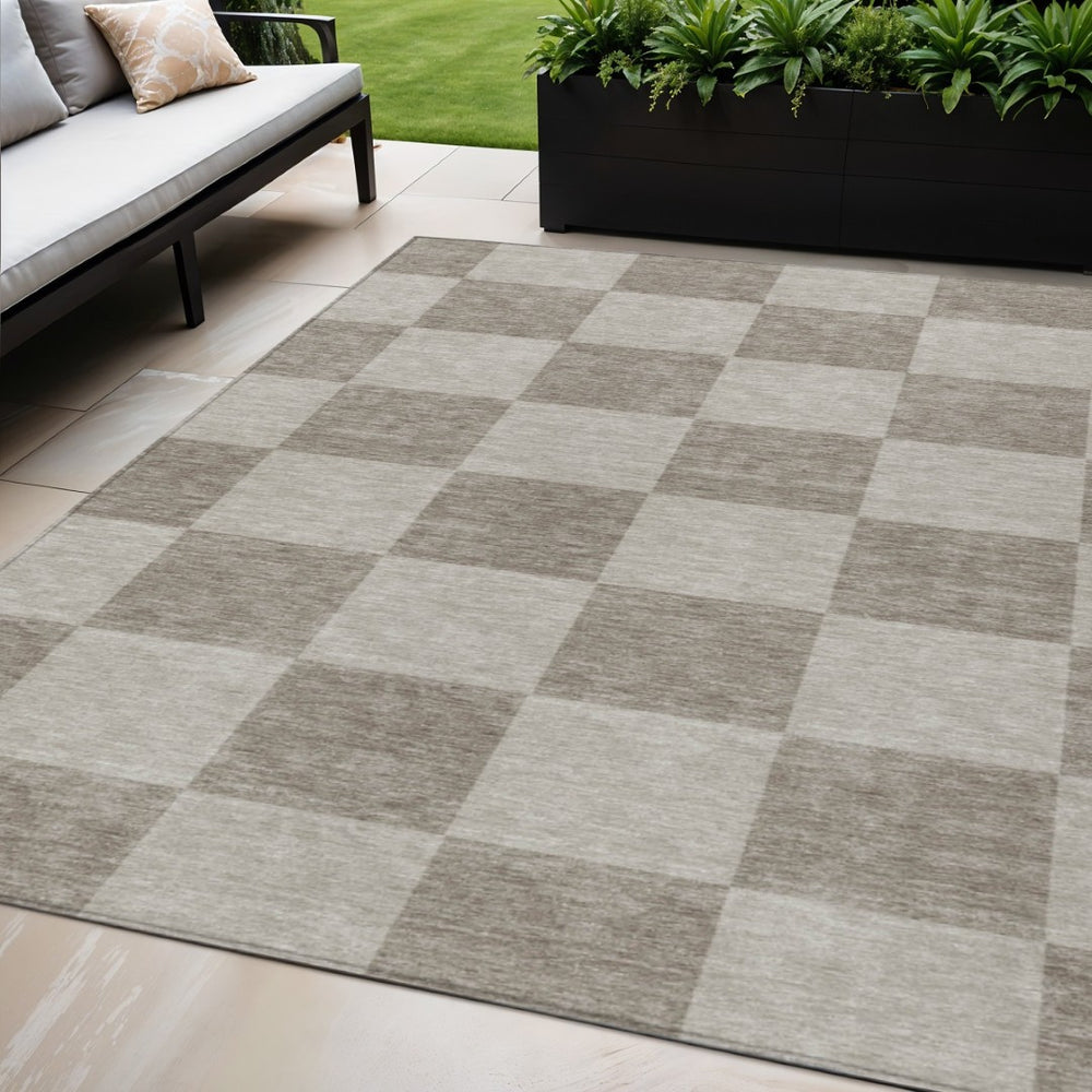HomeRoots 5' X 8' Stylish Khaki & Taupe Geometric Rug - Washable, Durable, Perfect for Indoor & Outdoor Use! 660704