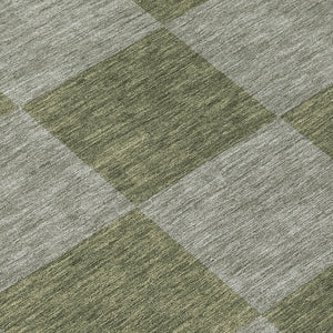 HomeRoots 8' Olive Green Round Geometric Area Rug - Washable, Stylish, Durable for Indoor & Outdoor Spaces 660729
